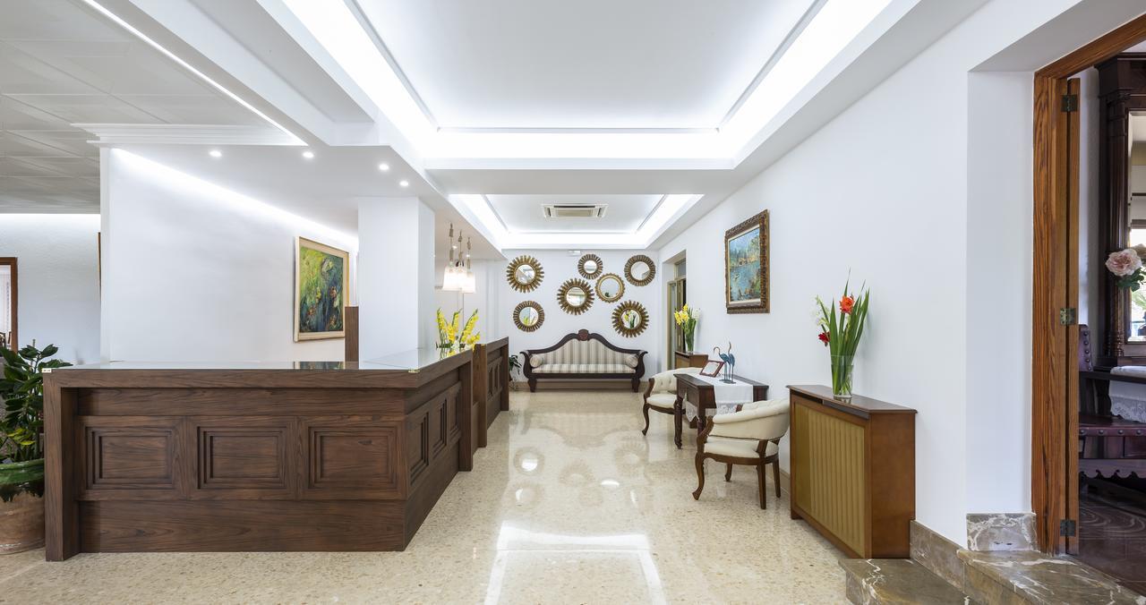 Hotel Gaya Peguera Exteriér fotografie